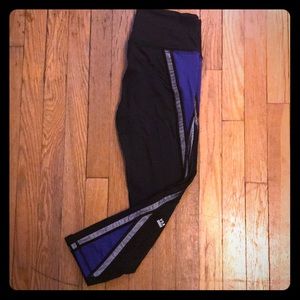 Victoria Secret Sport crop leggings w/ reflectors